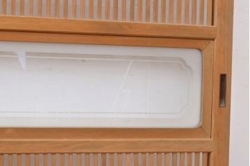 アンティーク建具　腰板のケヤキ材がアクセントになった格子戸1枚(引き戸)(R-050338)