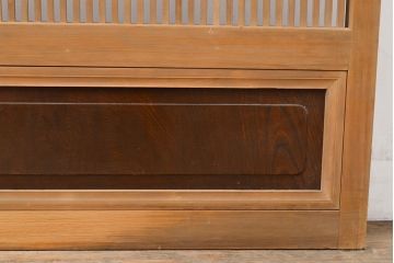 アンティーク建具　腰板のケヤキ材がアクセントになった格子戸1枚(引き戸)(R-050338)