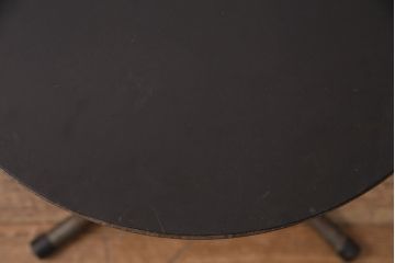 ヴィンテージ家具　インダストリアルスタイルの空間づくりに活躍するサイドテーブル(コーヒーテーブル、ラウンドテーブル、ビンテージ)(R-050342)