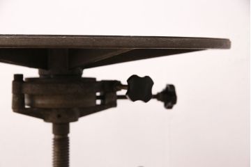 ヴィンテージ家具　インダストリアルスタイルの空間づくりに活躍するサイドテーブル(コーヒーテーブル、ラウンドテーブル、ビンテージ)(R-050342)