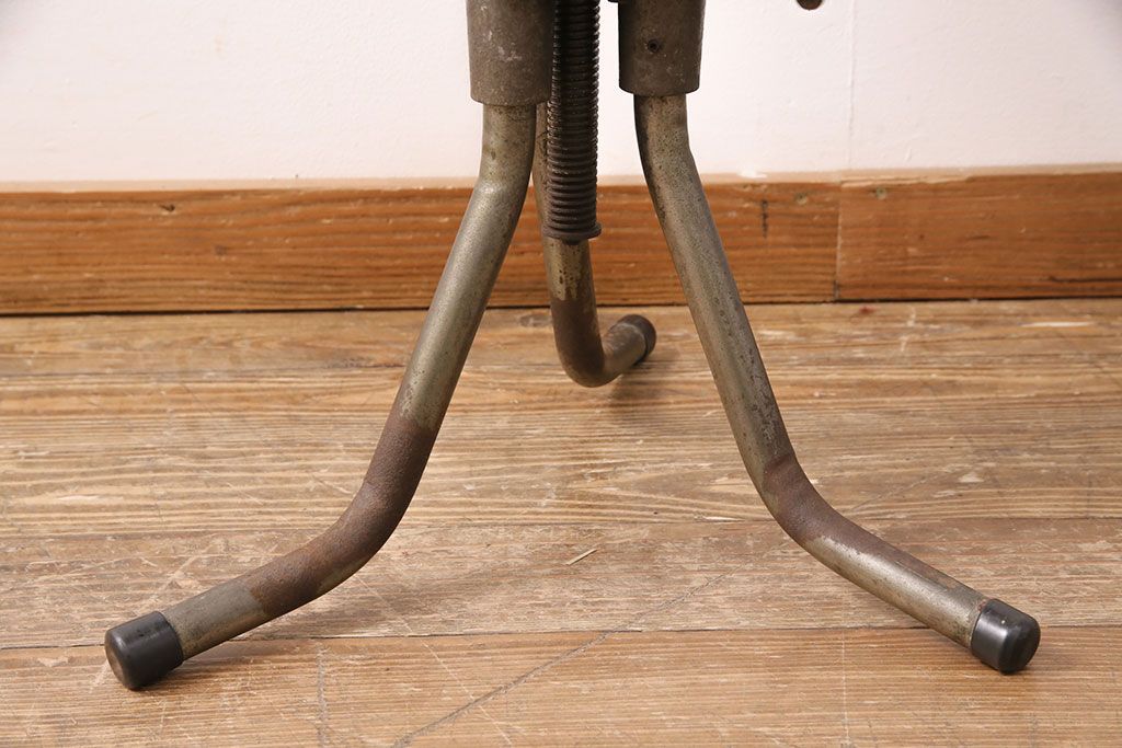 ヴィンテージ家具　インダストリアルスタイルの空間づくりに活躍するサイドテーブル(コーヒーテーブル、ラウンドテーブル、ビンテージ)(R-050342)