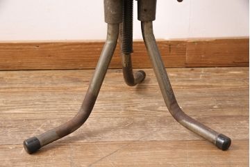 ヴィンテージ家具　インダストリアルスタイルの空間づくりに活躍するサイドテーブル(コーヒーテーブル、ラウンドテーブル、ビンテージ)(R-050342)