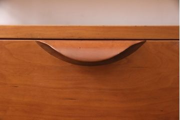 中古　美品　家具蔵(KAGURA・カグラ)　チェリー材　スタイリッシュなデザインが魅力のサイドテーブル(電話台、花台)(R-050343)