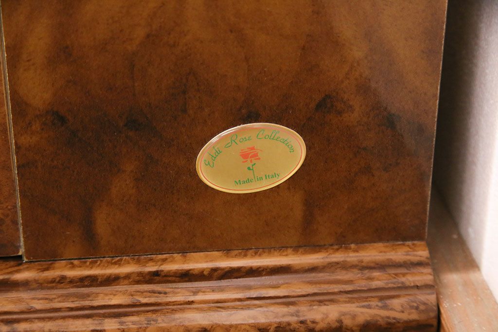 中古　美品　イタリア輸入家具　Eddi Rose(エディローズ)　ヨーロッパ調の華豪華な雰囲気づくりにぴったりなサイドボード(収納棚、戸棚、キャビネット)(R-050347)