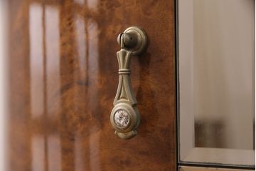 中古　美品　イタリア輸入家具　Eddi Rose(エディローズ)　ヨーロッパ調の華豪華な雰囲気づくりにぴったりなサイドボード(収納棚、戸棚、キャビネット)(R-050347)