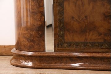 中古　美品　イタリア輸入家具　Eddi Rose(エディローズ)　ヨーロッパ調の華豪華な雰囲気づくりにぴったりなサイドボード(収納棚、戸棚、キャビネット)(R-050347)