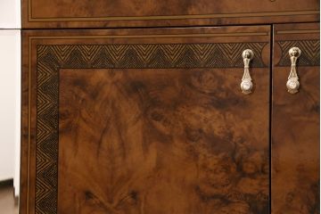 中古　美品　イタリア輸入家具　Eddi Rose(エディローズ)　ヨーロッパ調の華豪華な雰囲気づくりにぴったりなサイドボード(収納棚、戸棚、キャビネット)(R-050347)