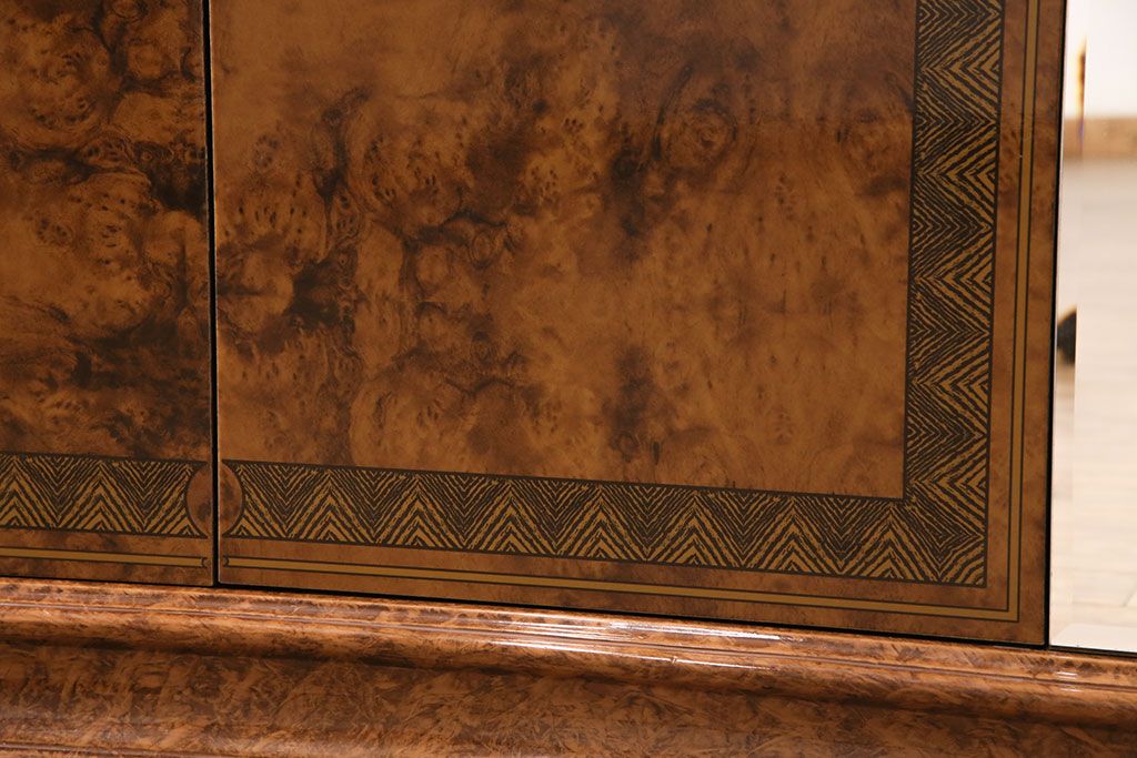 中古　美品　イタリア輸入家具　Eddi Rose(エディローズ)　ヨーロッパ調の華豪華な雰囲気づくりにぴったりなサイドボード(収納棚、戸棚、キャビネット)(R-050347)