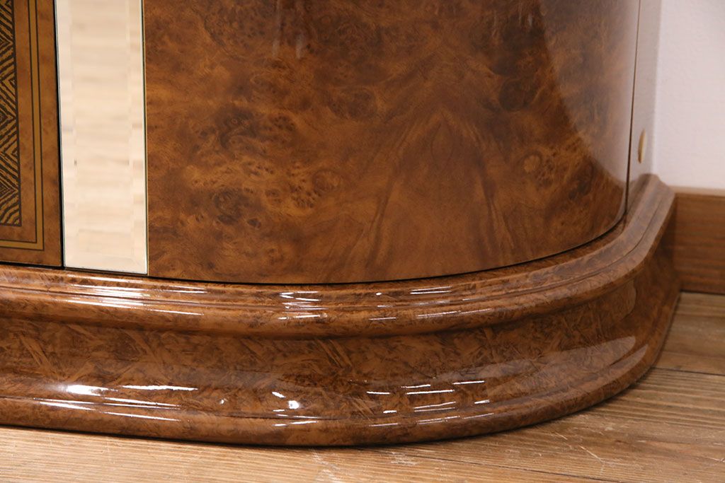 中古　美品　イタリア輸入家具　Eddi Rose(エディローズ)　ヨーロッパ調の華豪華な雰囲気づくりにぴったりなサイドボード(収納棚、戸棚、キャビネット)(R-050347)