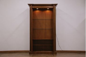 未使用品　IDC大塚家具　Baker(ベーカー社)　幾何学模様の扉がおしゃれなキャビネット(飾り棚、陳列棚、収納棚)(定価約74万円)(R-050350)