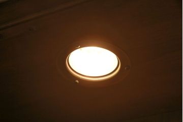 未使用品　IDC大塚家具　Baker(ベーカー社)　幾何学模様の扉がおしゃれなキャビネット(飾り棚、陳列棚、収納棚)(定価約74万円)(R-050350)