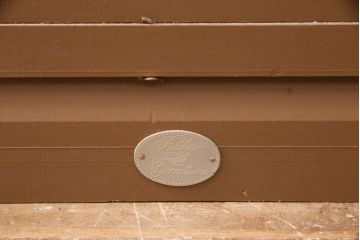 未使用品　IDC大塚家具　Baker(ベーカー社)　幾何学模様の扉がおしゃれなキャビネット(飾り棚、陳列棚、収納棚)(定価約74万円)(R-050350)