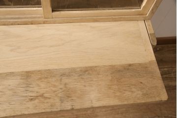 和製アンティーク　ストリップド(剥離)　ナラ材　静謐な雰囲気漂う食器棚(収納棚)(R-050351)