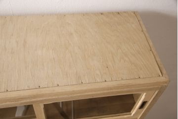 和製アンティーク　ストリップド(剥離)　ナラ材　静謐な雰囲気漂う食器棚(収納棚)(R-050351)