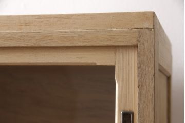 和製アンティーク　ストリップド(剥離)　ナラ材　静謐な雰囲気漂う食器棚(収納棚)(R-050351)
