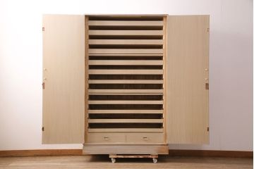 中古　伝統工芸士・小林雄蔵作　品の良さを感じさせる加茂総桐箪笥(並厚、四方丸)(総桐たんす、総桐箪笥、整理タンス、和タンス、衣装箪笥、着物箪笥)(R-050352)