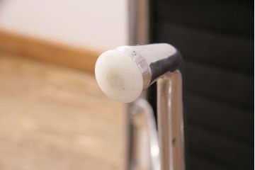 中古　美品　Hermanmiller(ハーマンミラー社)　イームズアルミナムグループ　サイドチェア(定価約19万円)(オフィスチェア、椅子)(R-050356)