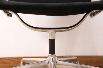 中古　美品　Hermanmiller(ハーマンミラー社)　イームズアルミナムグループ　サイドチェア(定価約19万円)(オフィスチェア、椅子)(R-050357)