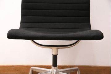 中古　美品　Hermanmiller(ハーマンミラー社)　イームズアルミナムグループ　サイドチェア(定価約19万円)(オフィスチェア、椅子)(R-050358)