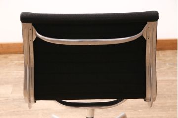 中古　美品　Hermanmiller(ハーマンミラー社)　イームズアルミナムグループ　サイドチェア(定価約19万円)(オフィスチェア、椅子)(R-050358)