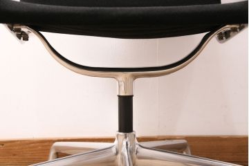 中古　美品　Hermanmiller(ハーマンミラー社)　イームズアルミナムグループ　サイドチェア(定価約19万円)(オフィスチェア、椅子)(R-050359)