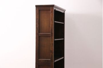 中古　北海道民芸家具　シンプルながらもクラシカルな雰囲気漂う本棚(ブックシェルフ、飾り棚、収納棚)(定価約22万円)(R-050364)