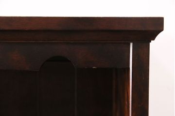 中古　北海道民芸家具　シンプルながらもクラシカルな雰囲気漂う本棚(ブックシェルフ、飾り棚、収納棚)(定価約22万円)(R-050364)
