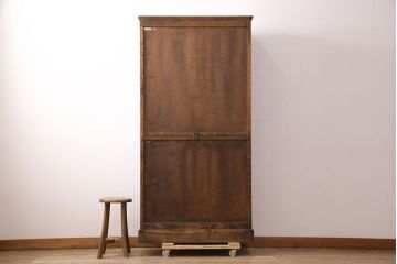 中古　北海道民芸家具　シンプルながらもクラシカルな雰囲気漂う本棚(ブックシェルフ、飾り棚、収納棚)(定価約22万円)(R-050364)