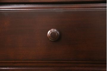 中古　美品　松本民芸家具　天板・脚(台輪)付きリメイク　シックな佇まいが魅力!落ち着きのある空間づくりにおすすめのローチェスト(サイドチェスト、引き出し)(R-050366)