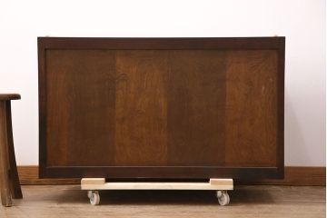 中古　美品　松本民芸家具　天板・脚(台輪)付きリメイク　シックな佇まいが魅力!落ち着きのある空間づくりにおすすめのローチェスト(サイドチェスト、引き出し)(R-050366)
