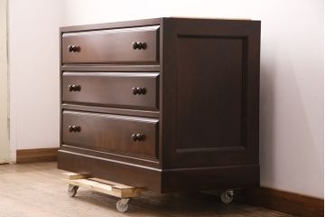 中古　美品　松本民芸家具　当店リメイク　シックな佇まいが魅力!落ち着きのある空間づくりにおすすめのローチェスト(サイドチェスト、引き出し)(R-050367)