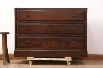 中古　美品　松本民芸家具　当店リメイク　シックな佇まいが魅力!落ち着きのある空間づくりにおすすめのローチェスト(サイドチェスト、引き出し)(R-050367)