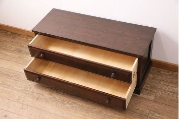 中古　北海道民芸家具　天板リメイク　和にも洋にもマッチするシックな雰囲気のローチェスト(引き出し、テレビボード、ローボード、テレビ台)(R-050368)
