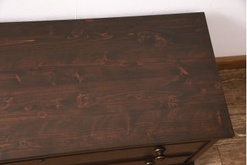 中古　北海道民芸家具　天板リメイク　和にも洋にもマッチするシックな雰囲気のローチェスト(引き出し、テレビボード、ローボード、テレビ台)(R-050368)