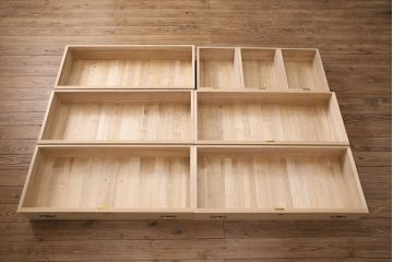 中古　国産　引手金具が可愛らしい、品のある佇まいが魅力の総桐箪笥(並厚、四方丸、桐たんす)(引き出し、チェスト、衣装箪笥、整理タンス、小抽タンス、小箪笥、桐たんす)(R-050373)