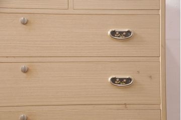 中古　国産　引手金具が可愛らしい、品のある佇まいが魅力の総桐箪笥(並厚、四方丸、桐たんす)(引き出し、チェスト、衣装箪笥、整理タンス、小抽タンス、小箪笥、桐たんす)(R-050373)