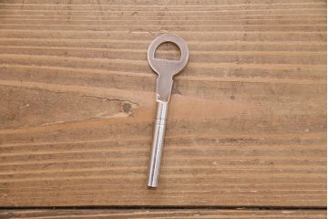 中古　国産　引手金具が可愛らしい、品のある佇まいが魅力の総桐箪笥(並厚、四方丸、桐たんす)(引き出し、チェスト、衣装箪笥、整理タンス、小抽タンス、小箪笥、桐たんす)(R-050373)