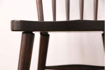 中古　北海道民芸家具　シンプルなデザインが取り入れやすいダイニングチェア(ウィンザーチェア、板座チェア、椅子、ウインザーチェア)(R-050374)