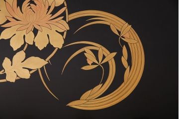 中古　美品　輪島塗り　草花の絵が上品に施された座卓(ローテーブル)(R-050378)