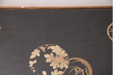 中古　美品　輪島塗り　草花の絵が上品に施された座卓(ローテーブル)(R-050378)