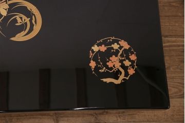中古　美品　輪島塗り　草花の絵が上品に施された座卓(ローテーブル)(R-050378)