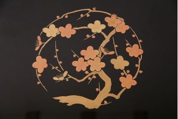 中古　美品　輪島塗り　草花の絵が上品に施された座卓(ローテーブル)(R-050378)