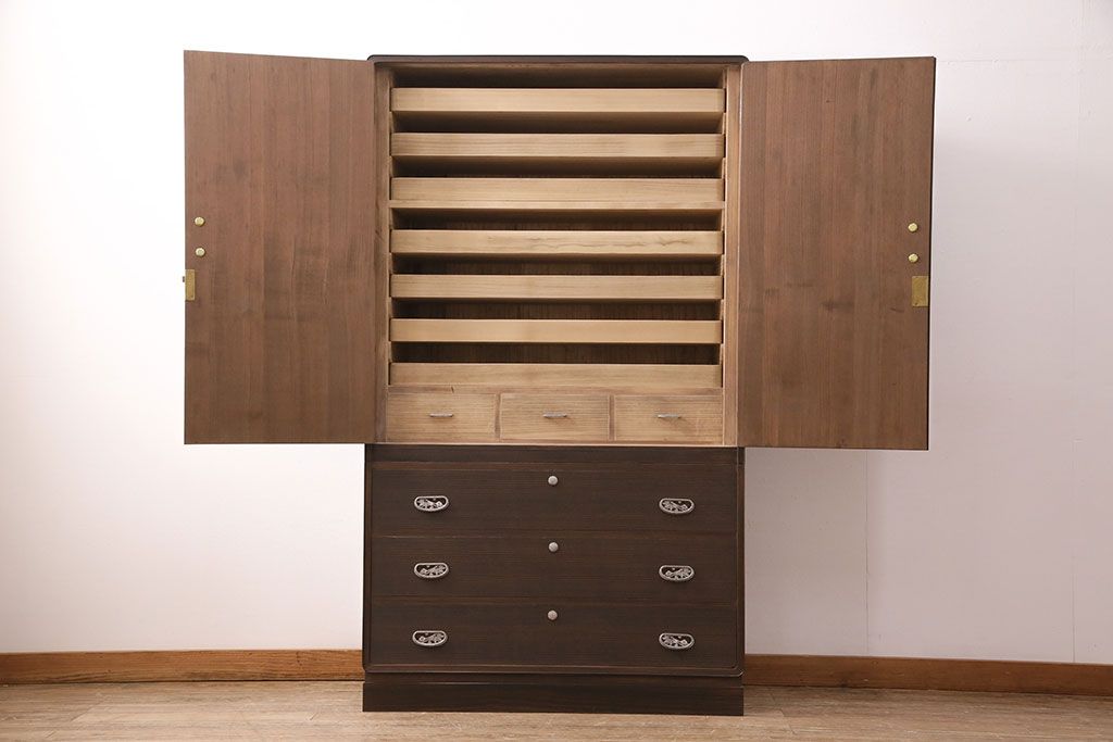 中古　美品　伝統工芸士・石川鬼千作　衣装盆付き・かくし付き　品の良さを感じさせる加茂総桐箪笥(並厚、四方丸)(総桐たんす、総桐箪笥、和タンス、衣装箪笥、着物箪笥)(R-050381)