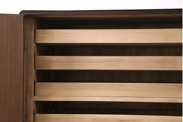 中古　美品　伝統工芸士・石川鬼千作　衣装盆付き・かくし付き　品の良さを感じさせる加茂総桐箪笥(並厚、四方丸)(総桐たんす、総桐箪笥、和タンス、衣装箪笥、着物箪笥)(R-050381)