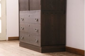 中古　美品　伝統工芸士・石川鬼千作　衣装盆付き・かくし付き　品の良さを感じさせる加茂総桐箪笥(並厚、四方丸)(総桐たんす、総桐箪笥、和タンス、衣装箪笥、着物箪笥)(R-050381)