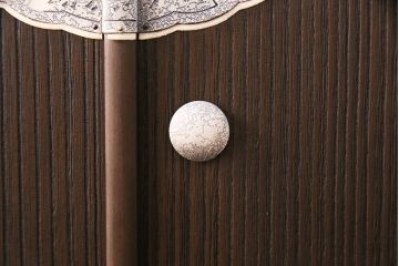 中古　美品　伝統工芸士・石川鬼千作　衣装盆付き・かくし付き　品の良さを感じさせる加茂総桐箪笥(並厚、四方丸)(総桐たんす、総桐箪笥、和タンス、衣装箪笥、着物箪笥)(R-050381)