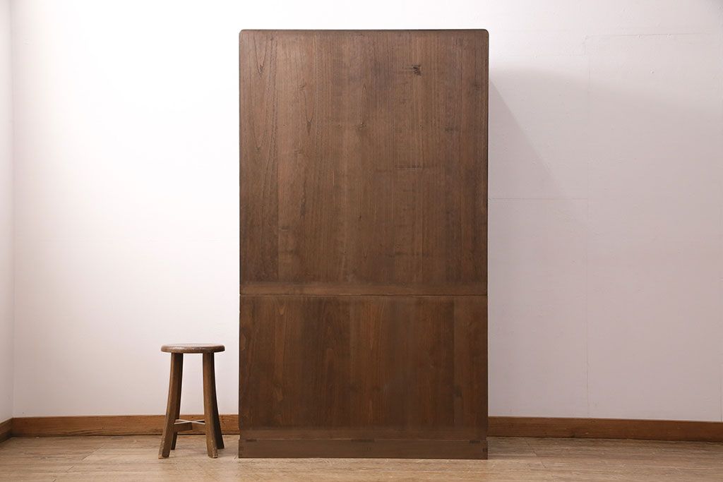 中古　美品　伝統工芸士・石川鬼千作　衣装盆付き・かくし付き　品の良さを感じさせる加茂総桐箪笥(並厚、四方丸)(総桐たんす、総桐箪笥、和タンス、衣装箪笥、着物箪笥)(R-050381)