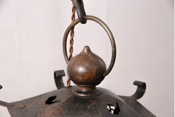 アンティーク照明　高級品　繊細な透かしが目を引く銅製の吊り灯篭(吊り灯籠、吊り下げ照明、天井照明)(R-050389)