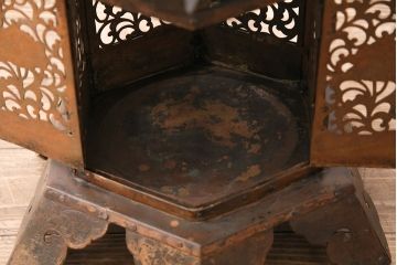 アンティーク照明　高級品　繊細な透かしが目を引く銅製の吊り灯篭(吊り灯籠、吊り下げ照明、天井照明)(R-050389)