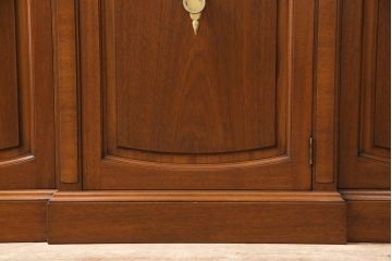 中古　美品　DREXEL HERITAGE(ドレクセルヘリテイジ)　Triune(トライユン)　クラシカルな佇まいのサイドボード(キャビネット、リビングボード)(定価約54万円)(R-050390)